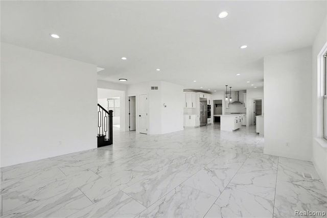 56270 Stone Falcon, Shelby Twp, MI 48316