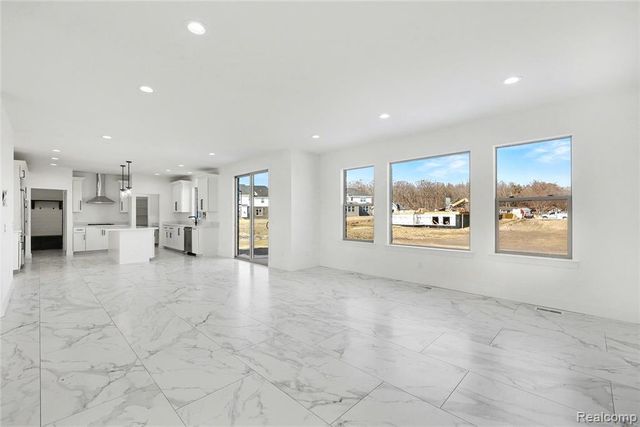 56270 Stone Falcon, Shelby Twp, MI 48316