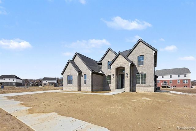 56270 Stone Falcon, Shelby Twp, MI 48316
