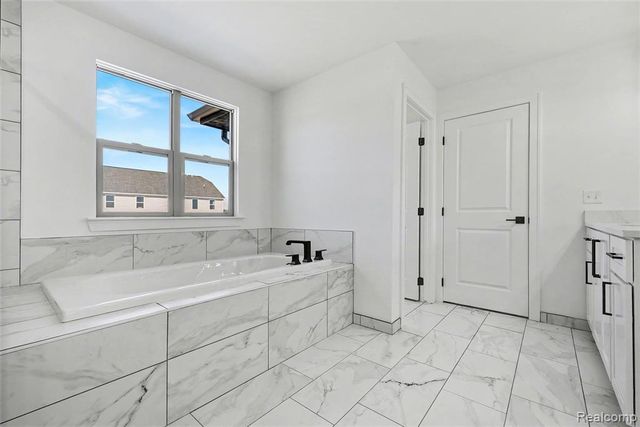 56270 Stone Falcon, Shelby Twp, MI 48316