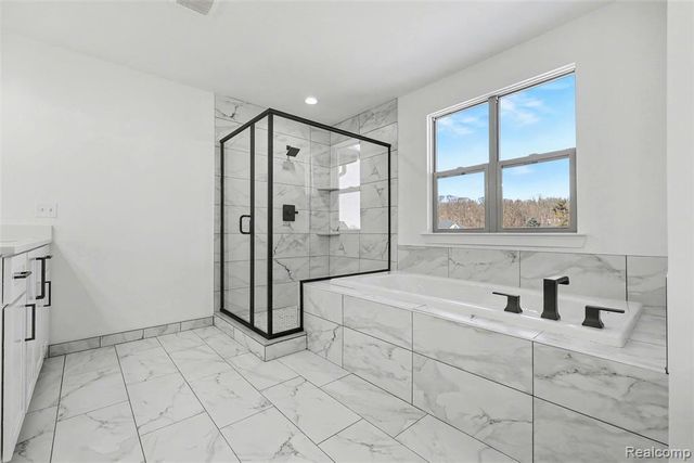 56270 Stone Falcon, Shelby Twp, MI 48316