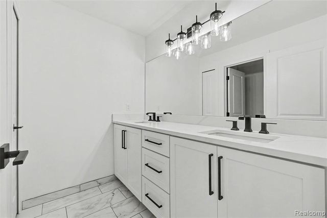 56270 Stone Falcon, Shelby Twp, MI 48316