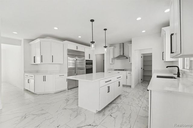 56270 Stone Falcon, Shelby Twp, MI 48316