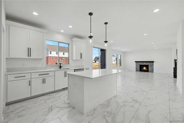 56270 Stone Falcon, Shelby Twp, MI 48316