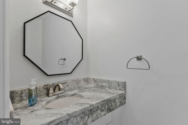 309 CENTER ST N, Vienna, VA 22180