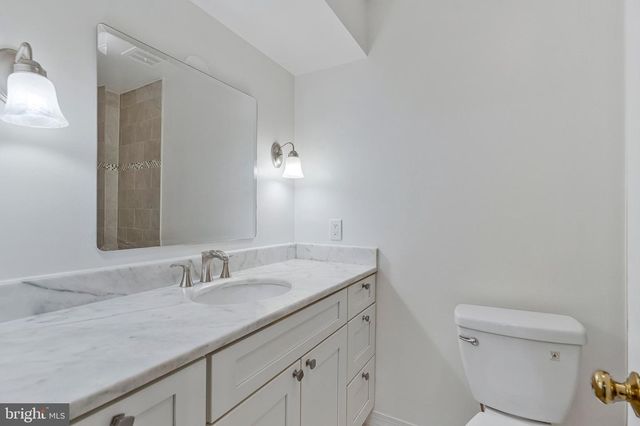 309 CENTER ST N, Vienna, VA 22180