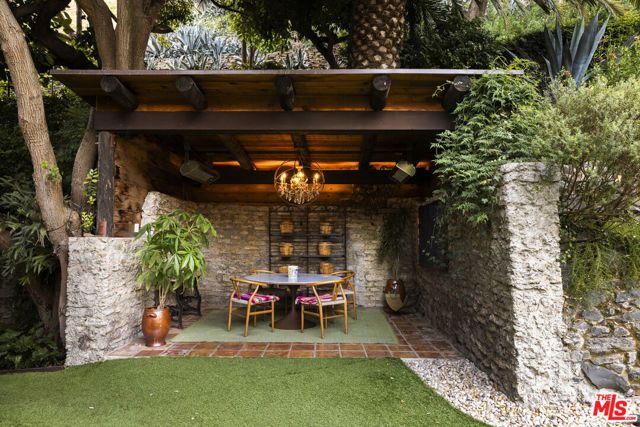 659 E Channel Road, Santa Monica, CA 90402