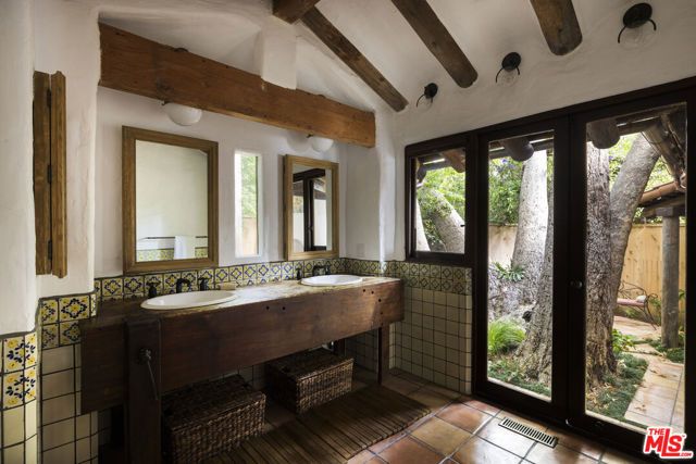 659 E Channel Road, Santa Monica, CA 90402