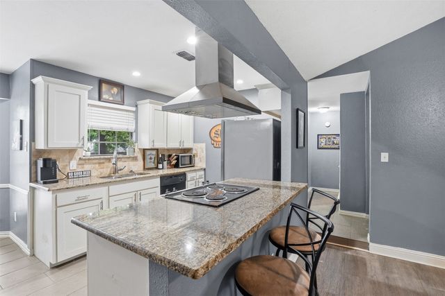 7658 Blue Carriage Court, Fort Worth, TX 76120