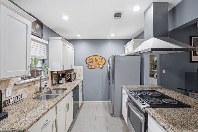 7658 Blue Carriage Court, Fort Worth, TX 76120