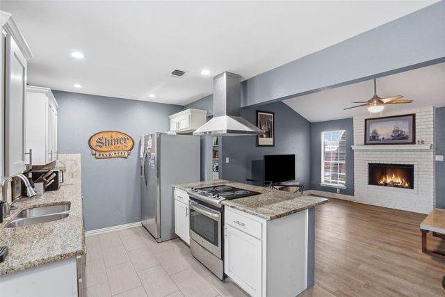 7658 Blue Carriage Court, Fort Worth, TX 76120