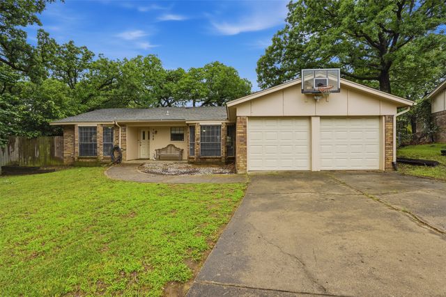 7658 Blue Carriage Court, Fort Worth, TX 76120