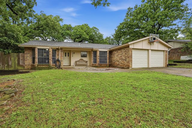 7658 Blue Carriage Court, Fort Worth, TX 76120