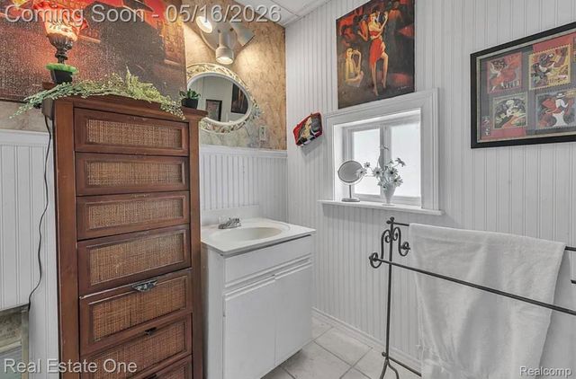 108 College Street, Holly Township, MI 48442