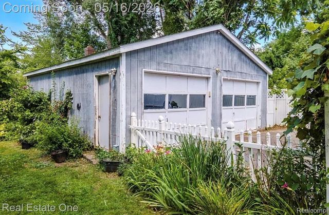 108 College Street, Holly Township, MI 48442