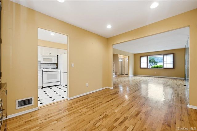 1810 Front Street 29, East Meadow, NY 11554