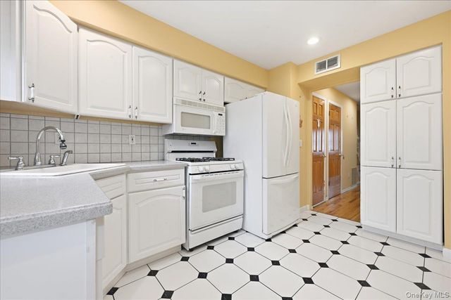 1810 Front Street 29, East Meadow, NY 11554