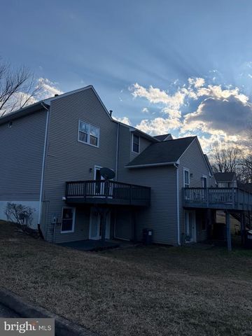 9718 DOMINION FOREST CIR, Fredericksburg, VA 22408