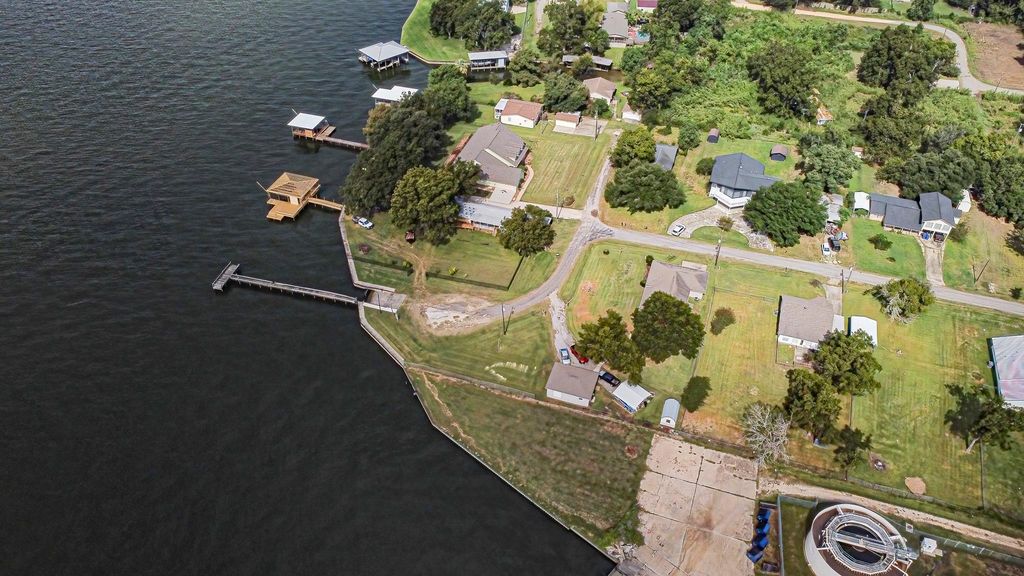 300 Bay Haven Boulevard, Livingston, TX 77351
