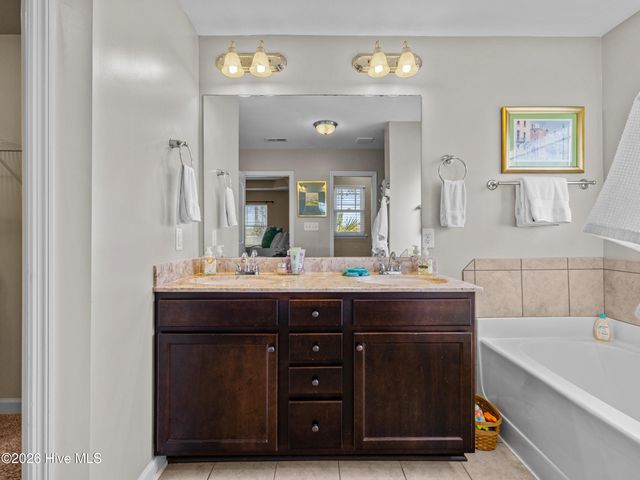 522 Deep Inlet Drive, Sneads Ferry, NC 28460