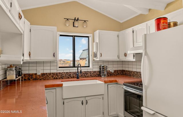552 W Mountain View Street, Winslow, AZ 86047