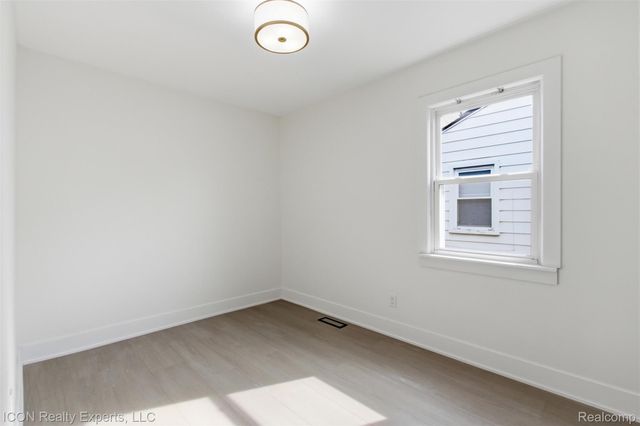 26066 Barrington Street, Madison Heights, MI 48071