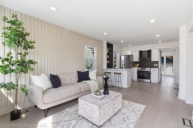 26066 Barrington Street, Madison Heights, MI 48071