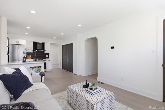 26066 Barrington Street, Madison Heights, MI 48071