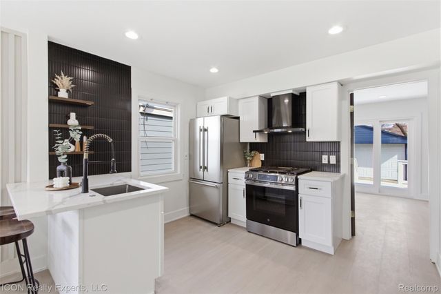 26066 Barrington Street, Madison Heights, MI 48071