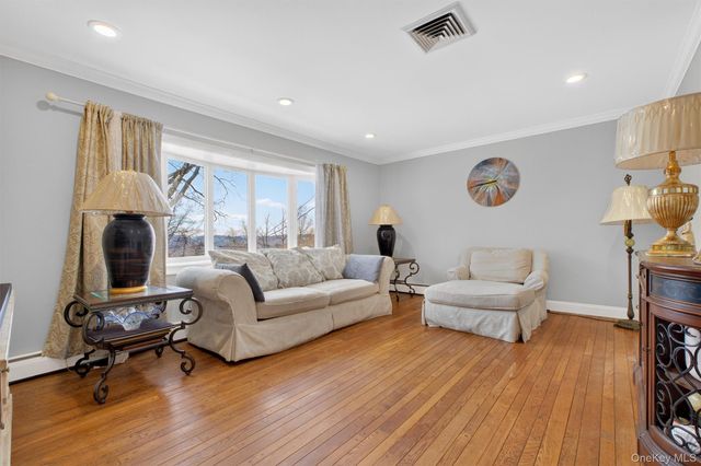 29 Walton Drive, Mahopac, NY 10541