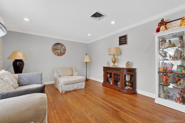 29 Walton Drive, Mahopac, NY 10541