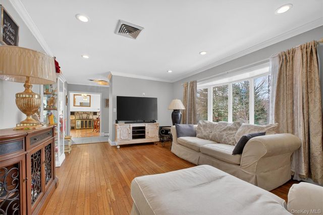 29 Walton Drive, Mahopac, NY 10541