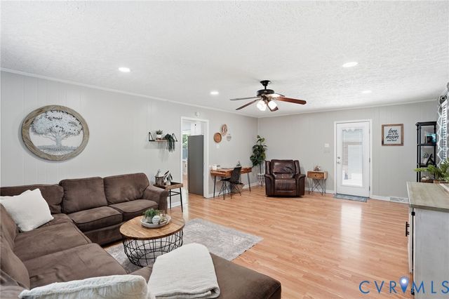 5406 Huntingcreek Dr, Chesterfield, VA 23237