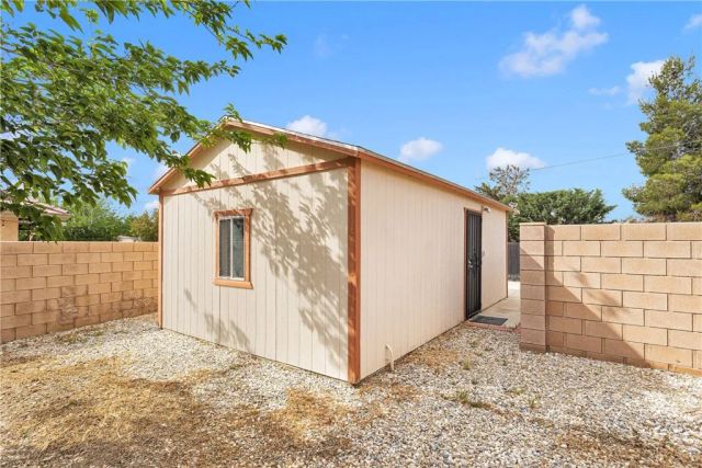 19804 Haida Road, Apple Valley, CA 92307