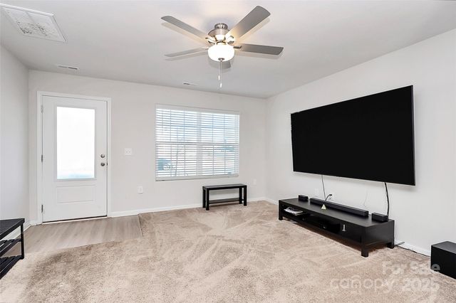 5209 Wolfridge Avenue, Charlotte, NC 28214