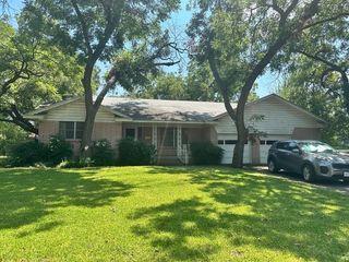 1302 Brittany Lane, Arlington, TX 76013