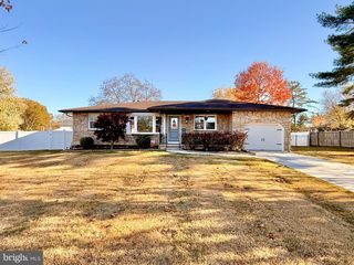 41 HYANNIS AVE, Blackwood, NJ 08012