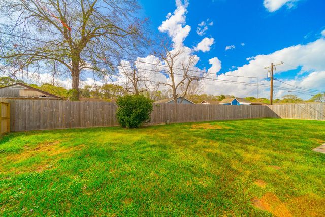 3502 Pine Meadow Lane, Houston, TX 77039