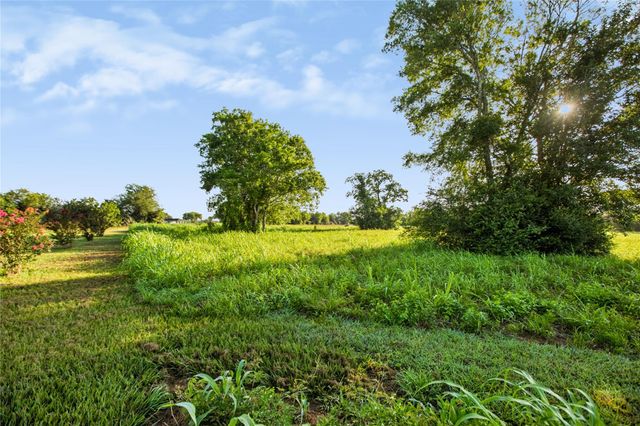 000 Penny Ln, Santa Fe, TX 77510