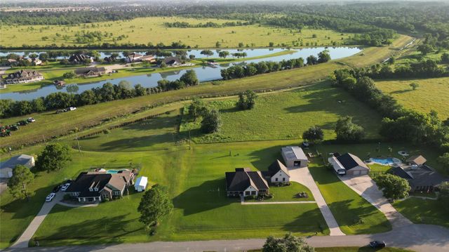 000 Penny Ln, Santa Fe, TX 77510