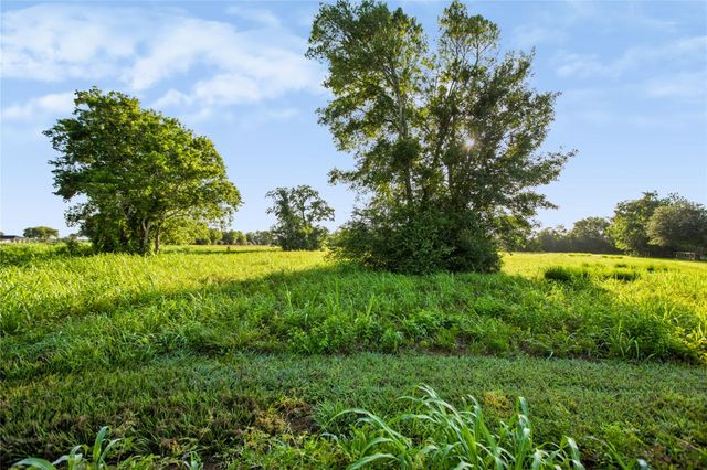 000 Penny Ln, Santa Fe, TX 77510