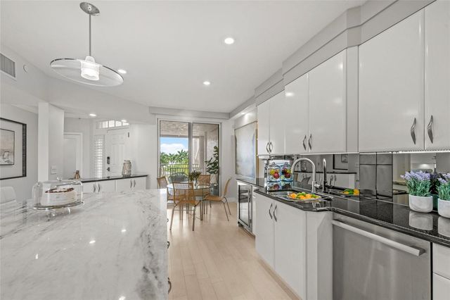 1280 DOLPHIN BAY WAY 402, Sarasota, FL 34242