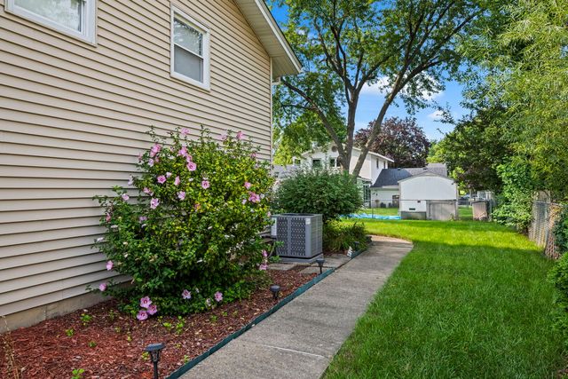 856 E Sayles Drive, Palatine, IL 60074