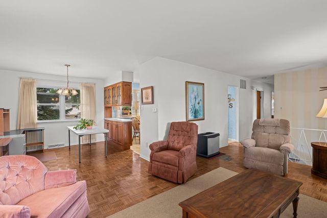 856 E Sayles Drive, Palatine, IL 60074