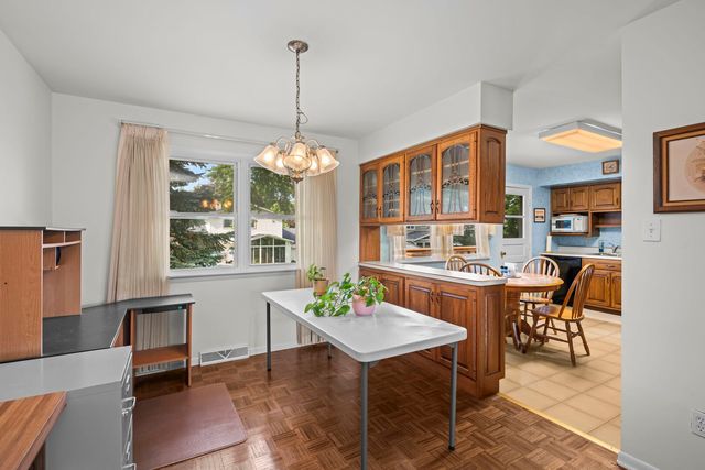 856 E Sayles Drive, Palatine, IL 60074