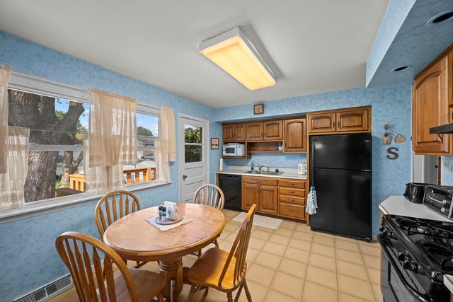 856 E Sayles Drive, Palatine, IL 60074