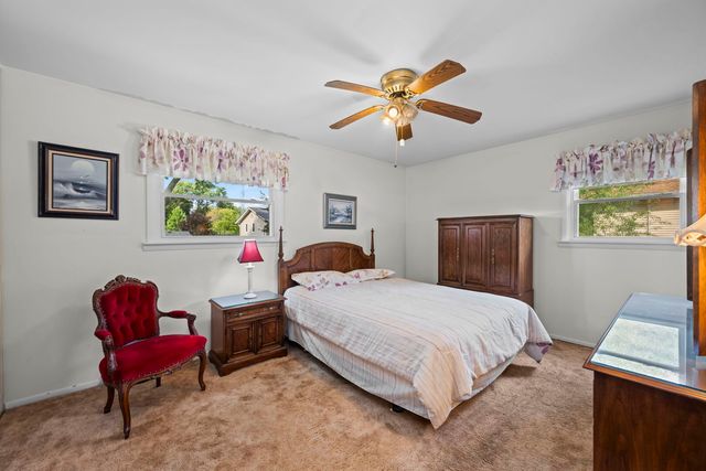 856 E Sayles Drive, Palatine, IL 60074