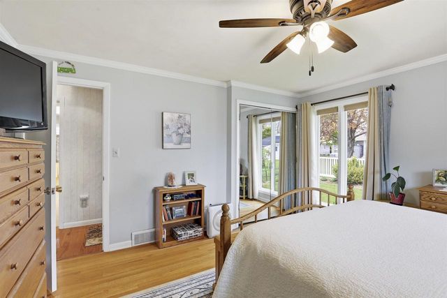 1024 W ROBERTS AVENUE, Appleton, WI 54914