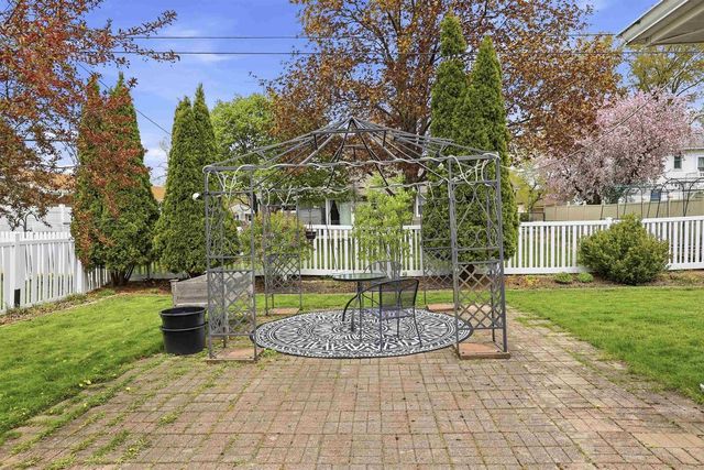1024 W ROBERTS AVENUE, Appleton, WI 54914