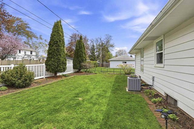 1024 W ROBERTS AVENUE, Appleton, WI 54914